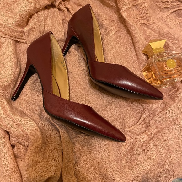 🌟Burgundy Banana Republic High Heels🌟 - Picture 4 of 10